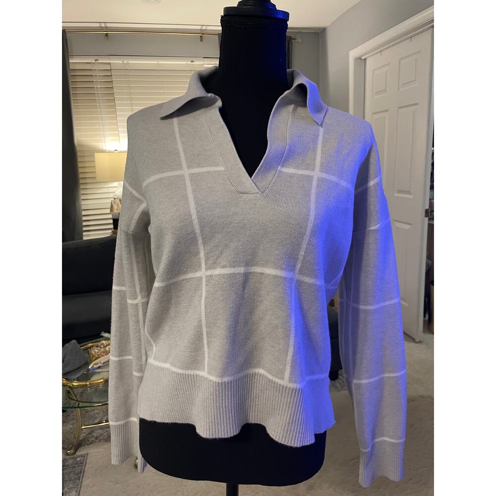 Tahari Gray White Windowpane V-Neck Collared Sweater XS - Picture 3 of 4